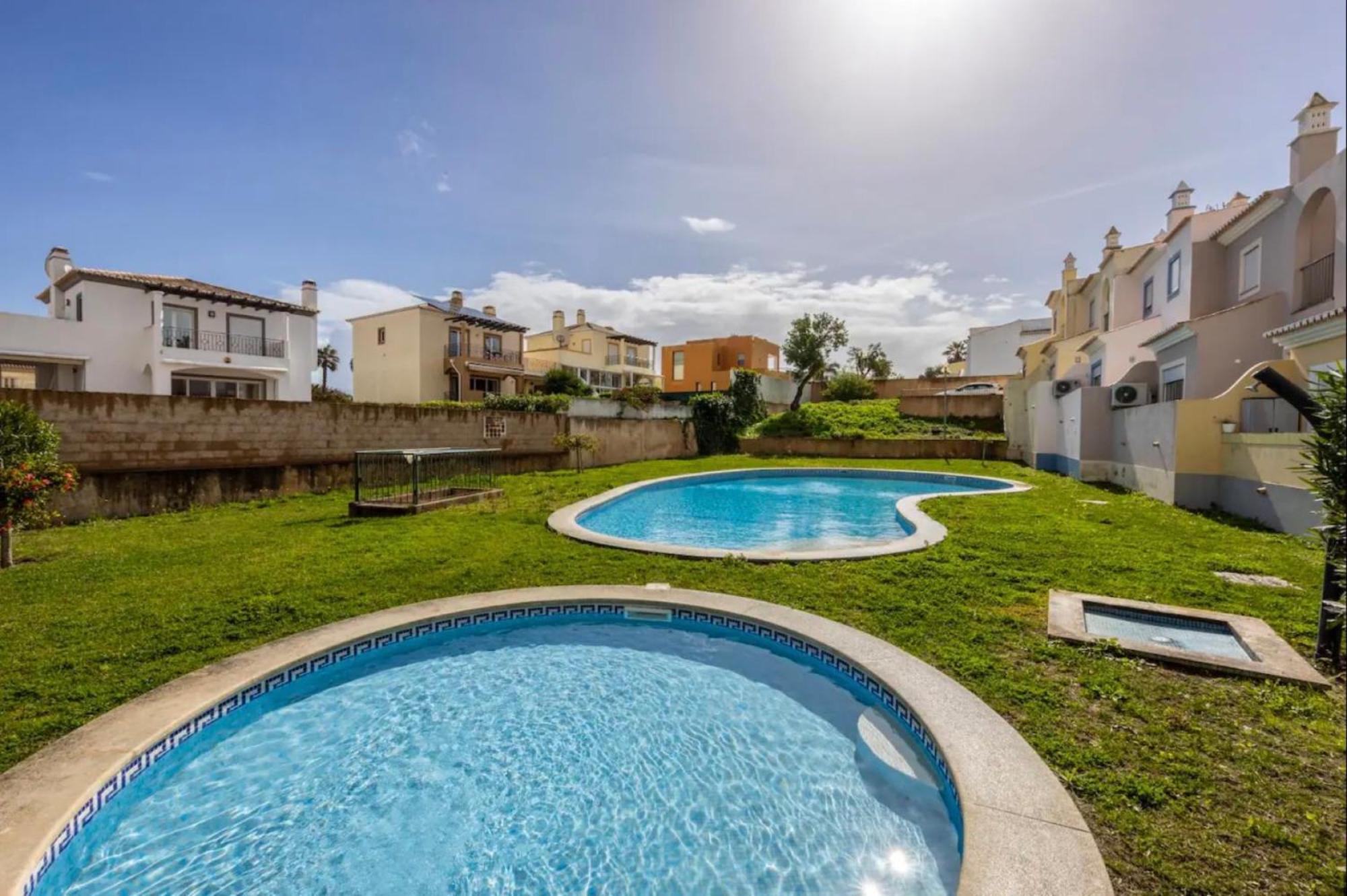 Casa Claudia - Cond Atalaia * Lagos